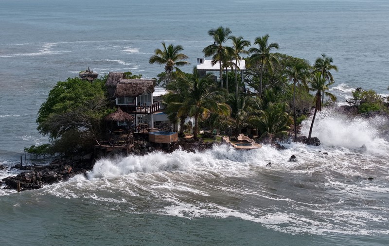 High tides caused by Hurricane Polo floods a beachfront restaurant in San Blas, Nayarit, Mexico, September 26, 2026. REUTERS/Christian Ruano