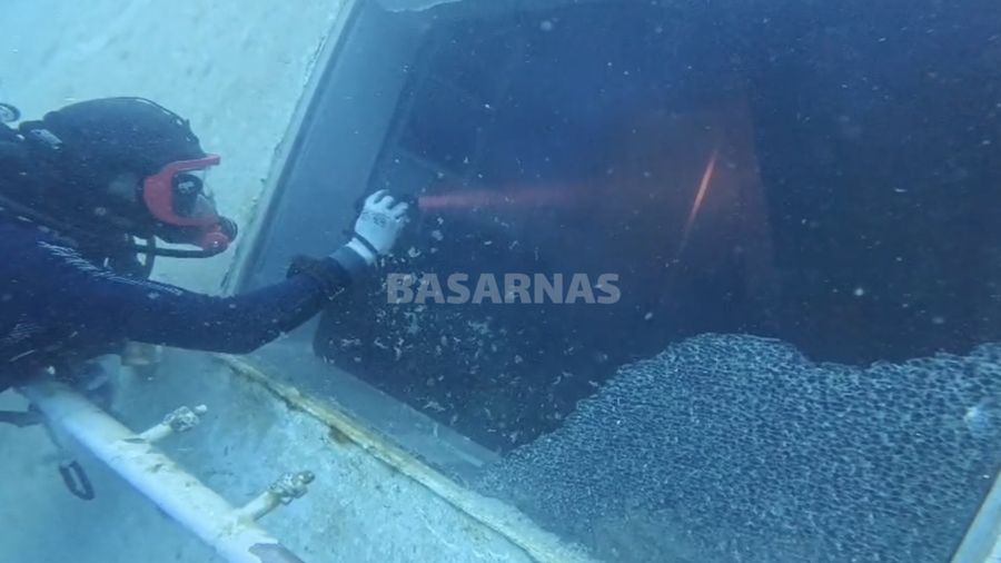 Tim Selam Gabungan yang terdiri dari Badan Nasional Pencarian dan Pertolongan (Basarnas), TNI Angkatan Laut (TNI AL), dan Potensi SAR kembali berhasil menemukan dan mengevakuasi lima korban dalam Operasi SAR kecelakaan KM Virgo Transport 8 di peraira