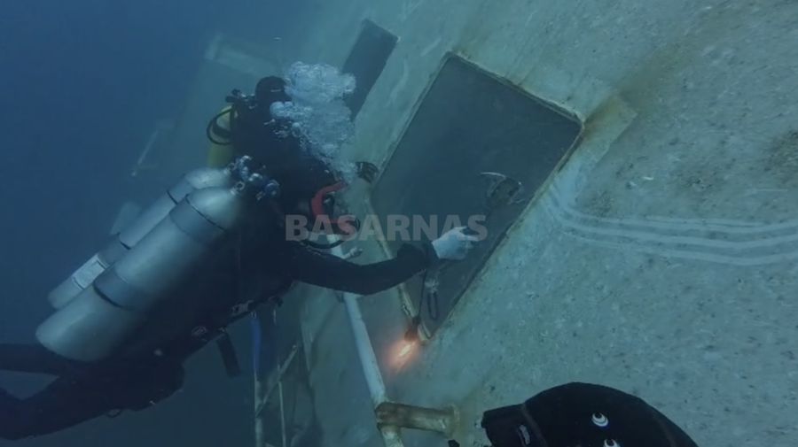 Tim Selam Gabungan yang terdiri dari Badan Nasional Pencarian dan Pertolongan (Basarnas), TNI Angkatan Laut (TNI AL), dan Potensi SAR kembali berhasil menemukan dan mengevakuasi lima korban dalam Operasi SAR kecelakaan KM Virgo Transport 8 di peraira