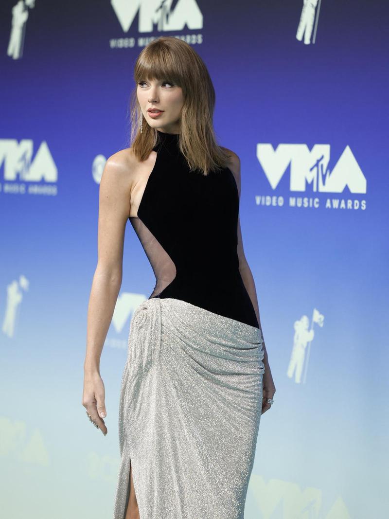 Gaya Perdana Taylor Swift di Karpet Merah Setelah Menikah, Ukir Sejarah VMA