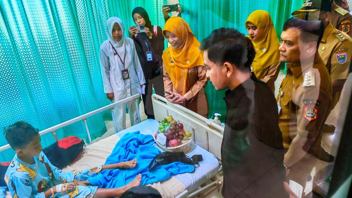 Gibran dan Luthfi Tinjau Pasien Dugaan Keracunan MBG di Batang — NadiKabar.com