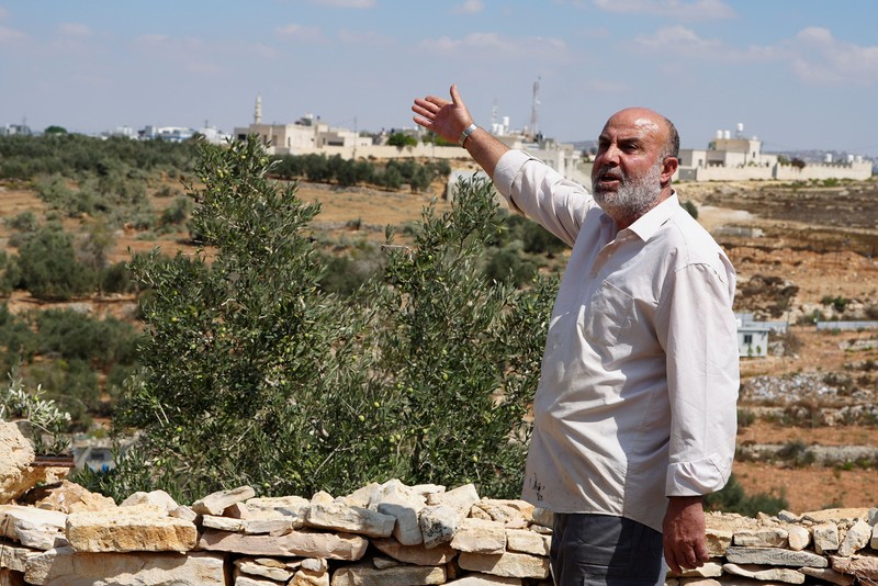 Jelang panen buah zaitun Oktober mendatang, buldoser militer Israel secara tiba-tiba meratakan sekitar 31 ribu meter persegi lahan milik petani Palestina, Kamis (24/9/2026). (REUTERS/Ali Sawafta)