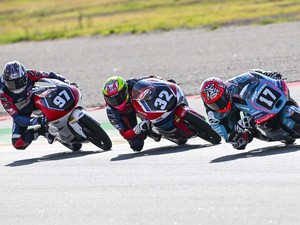 Pebalap Asal Sleman Ngebut Menuju Tiga Besar Moto3 Junior
