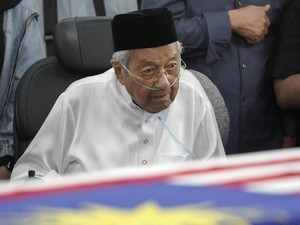 Eks PM Malaysia Mahathir Mohamad Dilarikan ke RS, Kondisinya Tak Stabil usai Istri Wafat