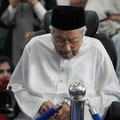 Former Malaysian prime minister Mahathir Mohamad looks at the casket of his wife, Siti Hasmah Mohamad Ali, during her funeral ceremony at As Syarif Mosque in Kuala Lumpur on September 28, 2026. Hasmah, the wife of Malaysia's longest serving two-time