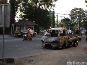 Pikap Bawa 400 Liter Pertamax Terbakar di Bypass Ngurah Rai