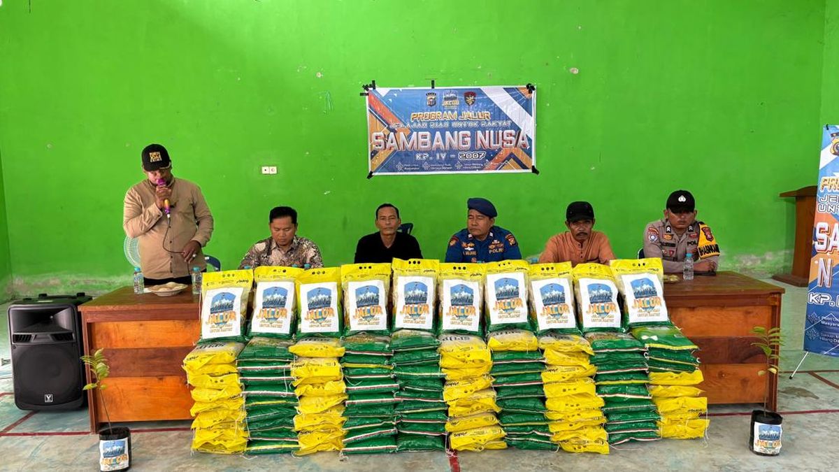 JALUR Polda Riau Sapa Warga Pesisir Siak, Salurkan 100 Karung Beras — NadiKabar.com