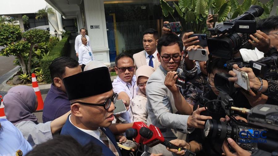 Presiden Prabowo Subianto memanggil Menteri Haji Mochamad Irfan Yusuf (Gus Irfan) dan Wakil Menteri Haji Dahnil Anzar Simanjuntak, ke Istana Negara, Senin (28/9/2026). Pertemuan itu membahas Biaya Penyelenggaraan Ibadah Haji (BPIH).  (CNBC Indonesia/