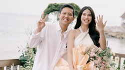 Model Filipina Roxie Smith Menangis Haru Dilamar Karl Adolfo