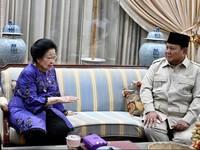 Senin malam, 28 September 2026, Presiden Prabowo Subianto bertakziah ke kediaman Presiden ke-5 RI Megawati Soekarnoputri di Jakarta. (nstagram/Sekretariat.Kabinet)