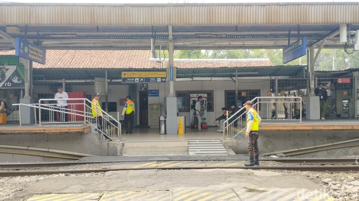 Cerita dari Dekat saat Penumpang Lahiran dalam KRL di Stasiun Rawabuntu — NadiKabar.com