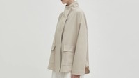 Cara Layering Jaket Biar Nggak Terlihat Bulky, 5 Trik Padu Padan untuk Perempuan 