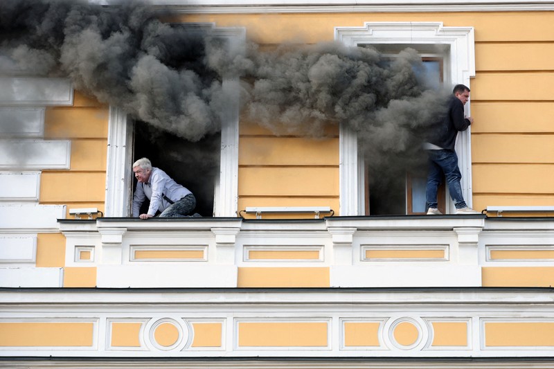 Residents try to evacuate an administrative building hit by a Russian jet-powered drone strike, amid Russia's attack on Ukraine, in Kyiv, Ukraine, September 28, 2026. REUTERS/Alina Smutko