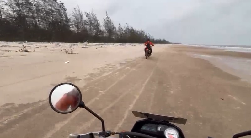 Operasi SAR kecelakaan KM Virgo Transport 8 di perairan Laut Jawa terus berlanjut. Pada Selasa, 29 September 2026, Tim Penyelam Gabungan yang terdiri dari Basarnas, TNI AL, dan Potensi SAR kembali melakukan penyelaman untuk mencari dan mengevakuasi korban yang masih berada di dalam kapal. (Basarnas)