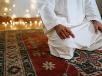 Niat Sholat Tahajud 2 Rakaat: Arab, Latin, Arti, Waktu, Tata Caranya
