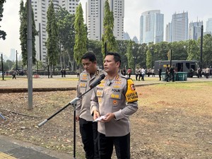 Jakarta Police Deploy 4,998 Personnel to Secure Labor Protest at Parliament