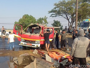 2 Petugas Tewas Usai Mobil Damkar Terguling di Pangkep