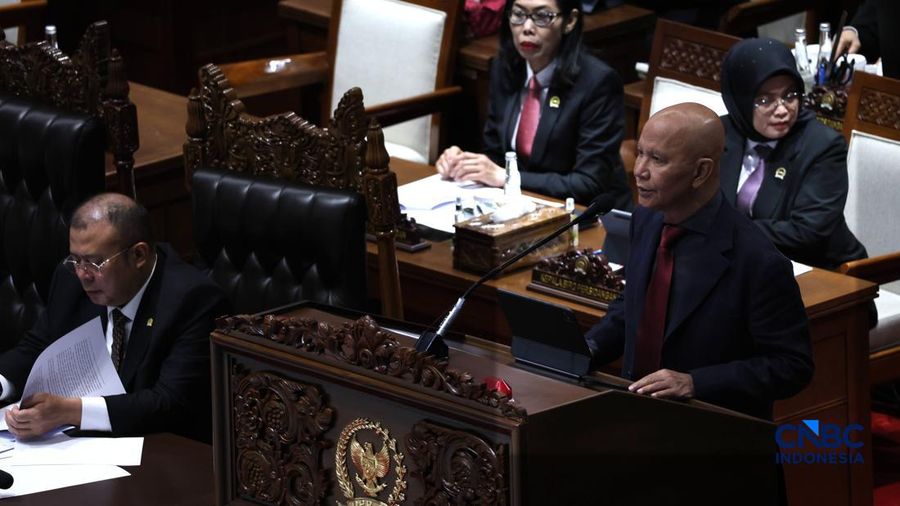 Ketua Badan Anggaran DPR (BANGGAR) Said Abdullah saat menyampaikan laporan pada Rapat Paripurna DPR RI Ke-7 Masa Persidangan I Tahun Sidang 2026-2027 di Kompleks Parlemen, Senayan, Jakarta, Selasa (29/9/2026).