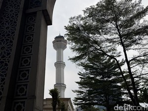 Ironi Menara Masjid Agung Bandung, Megah tapi Mati Suri