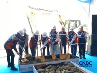 Menteri Kelautan dan Perikanan Sakti Wahyu Trenggono saat melakukan Groundbreaking pengembangan PPN  Pengambengan di Jembrana, Bali, Selasa (29/9/2026). (CNBC Indonesia/Martyasari Rizky)
