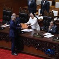 Menteri Keuangan (Menkeu), Suahasil Nazara saat dalam Rapat Paripurna DPR RI Ke-7 Masa Persidangan I Tahun Sidang 2026-2027 di Kompleks Parlemen, Senayan, Jakarta, Selasa (29/9/2026). (CNBC Indonesia/Muhammad Sabki)