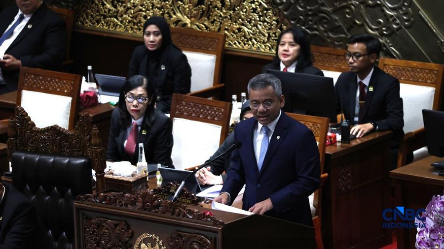 Menteri Keuangan (Menkeu), Suahasil Nazara saat dalam Rapat Paripurna DPR RI Ke-7 Masa Persidangan I Tahun Sidang 2026-2027 di Kompleks Parlemen, Senayan, Jakarta, Selasa (29/9/2026). (Tangkapan Layar Youtube/DPR RI)