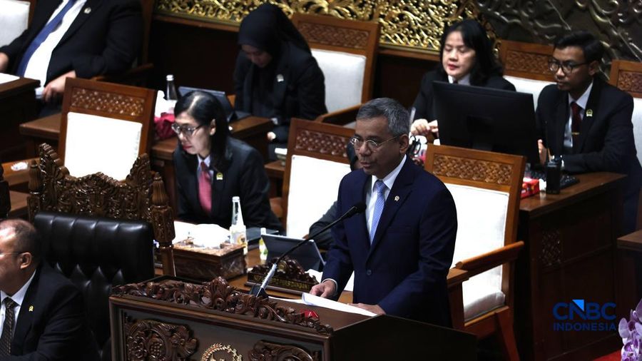Menteri Keuangan (Menkeu), Suahasil Nazara saat dalam Rapat Paripurna DPR RI Ke-7 Masa Persidangan I Tahun Sidang 2026-2027 di Kompleks Parlemen, Senayan, Jakarta, Selasa (29/9/2026). (Tangkapan Layar Youtube/DPR RI)