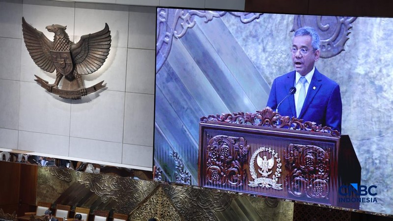 Menteri Keuangan (Menkeu), Suahasil Nazara saat dalam Rapat Paripurna DPR RI Ke-7 Masa Persidangan I Tahun Sidang 2026-2027 di Kompleks Parlemen, Senayan, Jakarta, Selasa (29/9/2026).