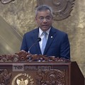 Menteri Keuangan (Menkeu), Suahasil Nazara saat menyampaikan laporan pada Rapat Paripurna DPR RI Ke-7 Masa Persidangan I Tahun Sidang 2026-2027 di Kompleks Parlemen, Senayan, Jakarta, Selasa (29/9/2026). (Tangkapan Layar Youtube/DPR RI)