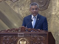 Menteri Keuangan (Menkeu), Suahasil Nazara saat menyampaikan laporan pada Rapat Paripurna DPR RI Ke-7 Masa Persidangan I Tahun Sidang 2026-2027 di Kompleks Parlemen, Senayan, Jakarta, Selasa (29/9/2026). (Tangkapan Layar Youtube/DPR RI)