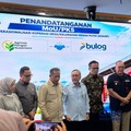 Menteri Koordinator Bidang Pangan RI Zulkifli Hasan menggelar rapat koordinasi dengan sejumlah kementerian, lembaga, dan badan usaha milik negara (BUMN) membahas perkembangan operasionalisasi Koperasi Desa/Kelurahan Merah Putih (KDKMP) di Jakarta, Se