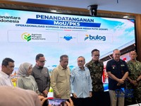 Menteri Koordinator Bidang Pangan RI Zulkifli Hasan menggelar rapat koordinasi dengan sejumlah kementerian, lembaga, dan badan usaha milik negara (BUMN) membahas perkembangan operasionalisasi Koperasi Desa/Kelurahan Merah Putih (KDKMP) di Jakarta, Se