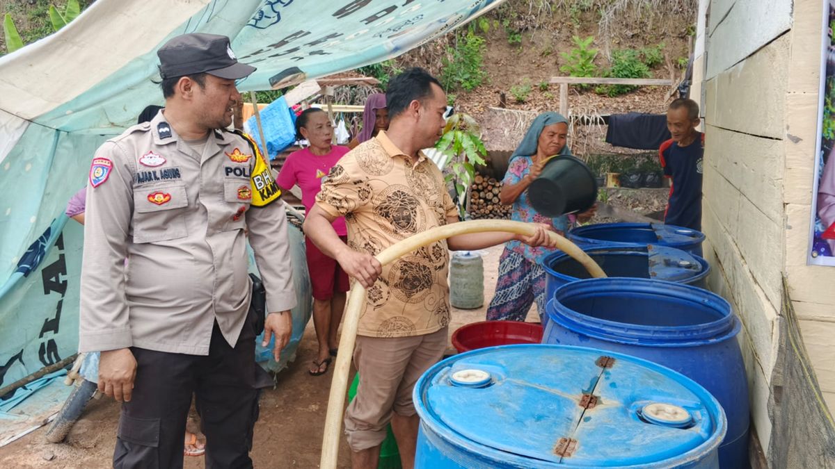 Musim Kemarau, Polda Sumsel Bantu Warga Sekayu Penuhi Kebutuhan Air Bersih — NadiKabar.com