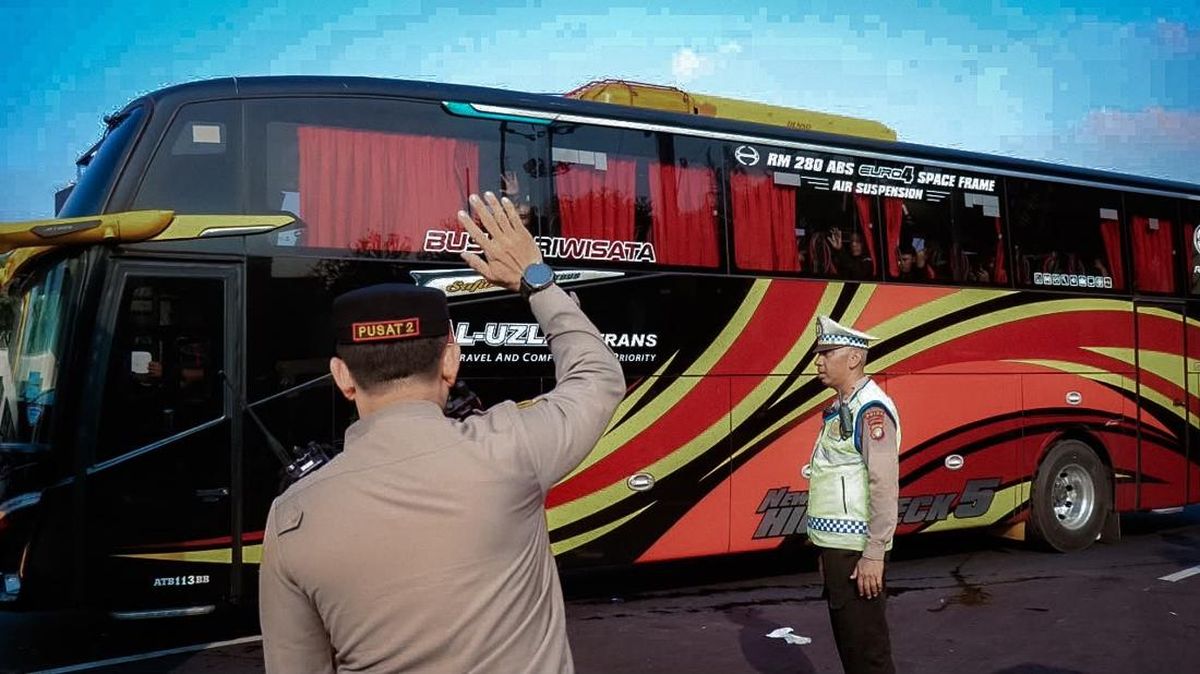 Polda Metro Puji Penyampaian Aspirasi Buruh di DPR Berlangsung Tertib — NadiKabar.com