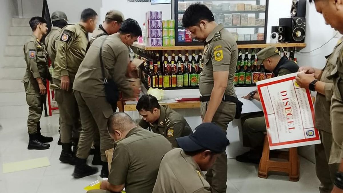 Satpol PP Razia Toko Kelontong di Terminal Cibinong, 1.482 Botol Miras Disita — NadiKabar.com