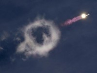 SpaceX Starship dan pendorong Super Heavy v3 meluncur dalam penerbangan uji coba ke-14 dari kompleks peluncuran SpaceX di Starbase, Texas, AS, pada 28 September 2026. Misi ini diperkirakan akan membawa wahana tersebut ke orbit untuk pertama kalinya d