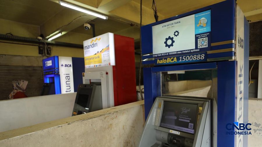 Suasana lengang Anjungan Tunai Mandiri (ATM) di salah satu pasar di Jakarta, Selasa (29/9/2026). (CNBC Indonesia/Tri Susilo)