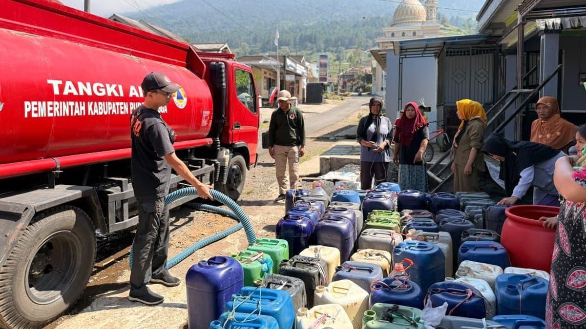Ilustrasi berita Nasional: 75,4 Juta Liter Air Bersih Disalurkan untuk Atasi Kekeringan di Jateng