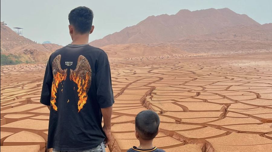 Danau bekas galian tambang di Desa Biku Sarana, Kecamatan Jelai Hulu, Kabupaten Ketapang, Kalimantan Barat. (Tangkapan Layar Tiktok Tyaaaaaaaaa243)
