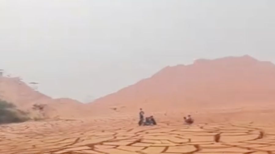 Danau bekas galian tambang di Desa Biku Sarana, Kecamatan Jelai Hulu, Kabupaten Ketapang, Kalimantan Barat. (Tangkapan Layar Tiktok Tyaaaaaaaaa243)