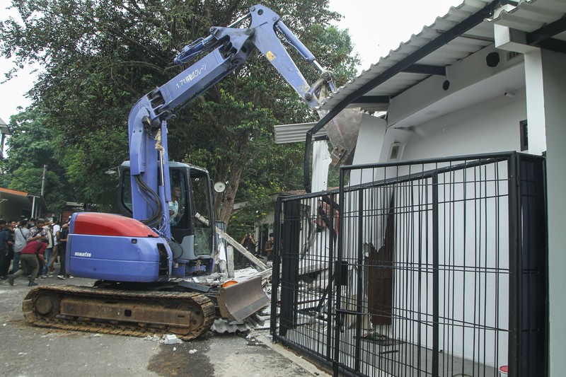 Klaster berfasilitas mewah di Lapas Cibinong, Bogor, dibongkar, Rabu (30/9/2026). Sejumlah bangunan kini rata dengan tanah usai jadi sorotan. (Rifkiato Nugroho/Detikcom)