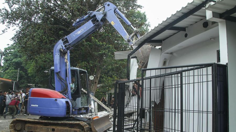 Klaster berfasilitas mewah di Lapas Cibinong, Bogor, dibongkar, Rabu (30/9/2026). Sejumlah bangunan kini rata dengan tanah usai jadi sorotan. (Rifkiato Nugroho/Detikcom)