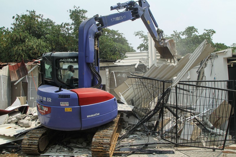 Klaster berfasilitas mewah di Lapas Cibinong, Bogor, dibongkar, Rabu (30/9/2026). Sejumlah bangunan kini rata dengan tanah usai jadi sorotan. (Rifkiato Nugroho/Detikcom)