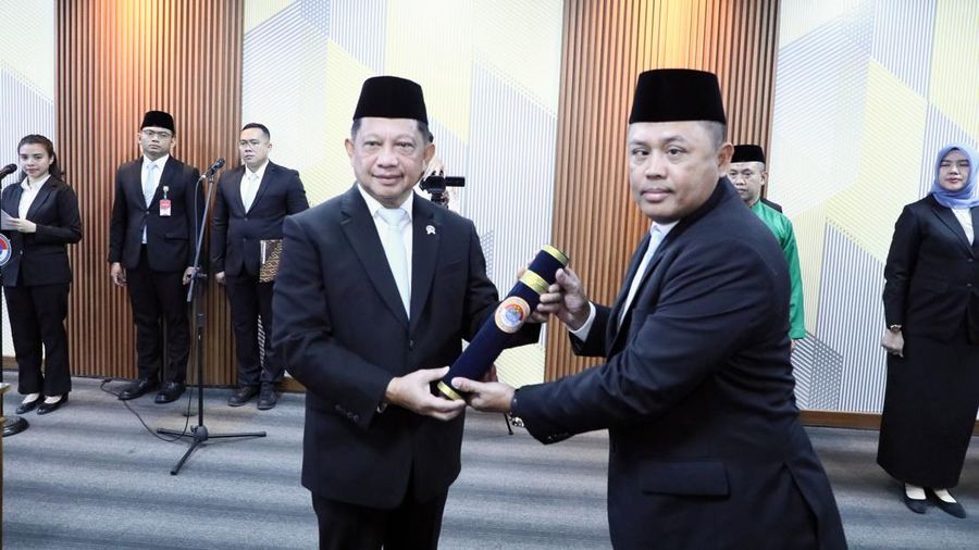 Mendagri Tito Lantik Edi Nurhabad sebagai Deputi BNPP
