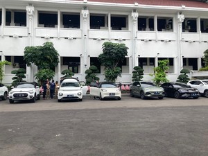 Pemkot Surabaya Perpanjang Sewa Mobil Listrik hingga 2027