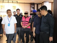 Tersangka kasus Makanan Bergizi Gratis (MBG) diserahkan kepada JPU di Kejari Jakarta Pusat, Selasa (29/9/2026). (Dok. Puspenkum Kejagung)