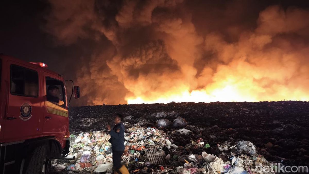 Kebakaran TPA Jatibarang Semarang Meluas, 10 Hektare Lahan Terbakar — NadiKabar.com