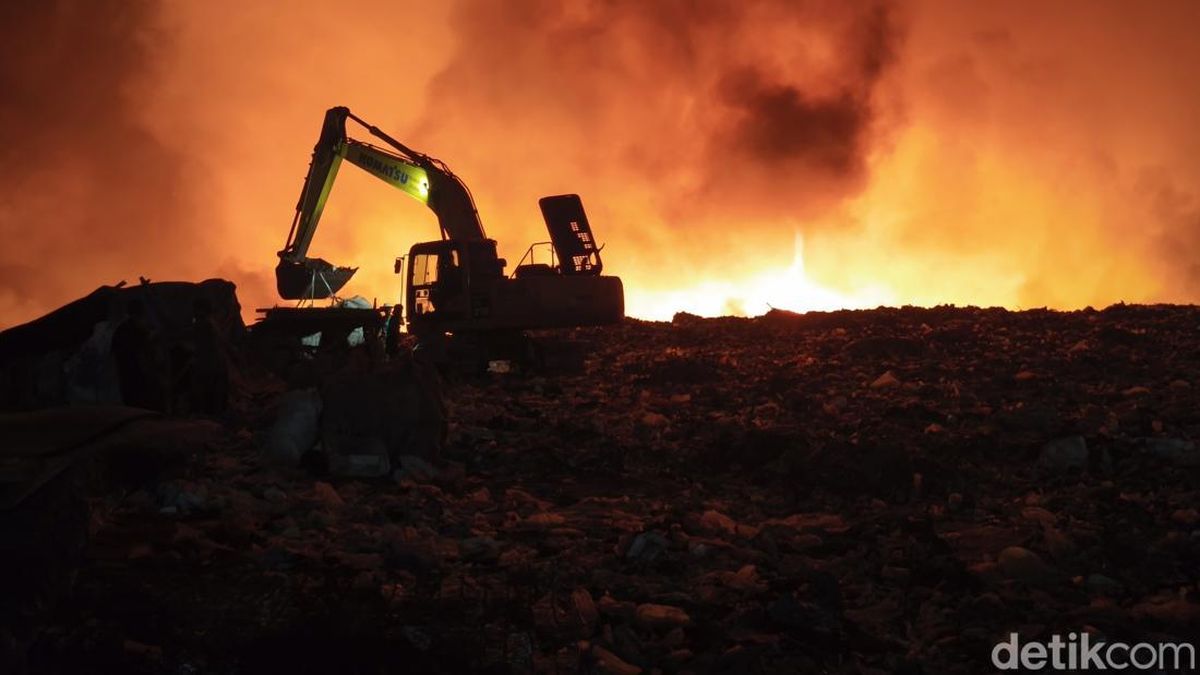 TPA Jatibarang Semarang Terbakar Malam Ini, Kandungan Gas Metana Tinggi