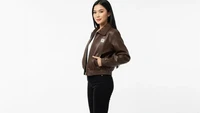 Pakai Jaket Crop Biar Makin Jenjang? Ini 5 Trik Padu Padannya