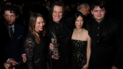 Jim Carey Diam-diam Menikah dengan Wanita Keturunan Korea, Lebih Muda 32 Tahun